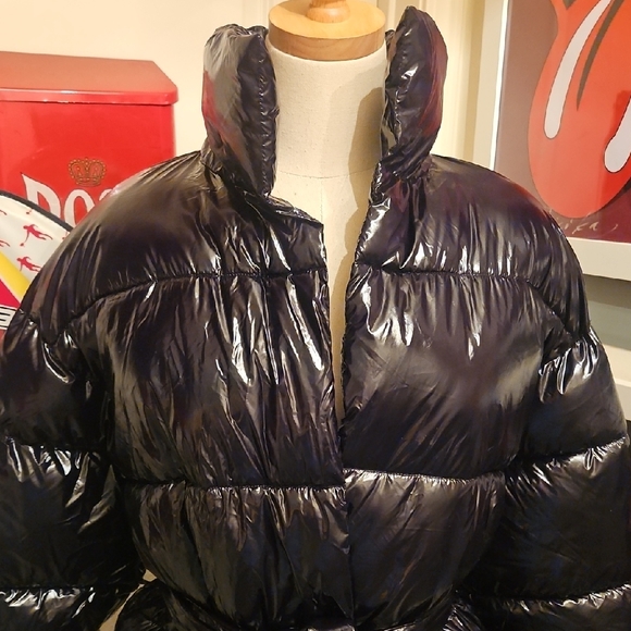 PrettyLittleThing Black High Shine Belted Maxi Coat - Gloss Finish - Picture 2 of 10